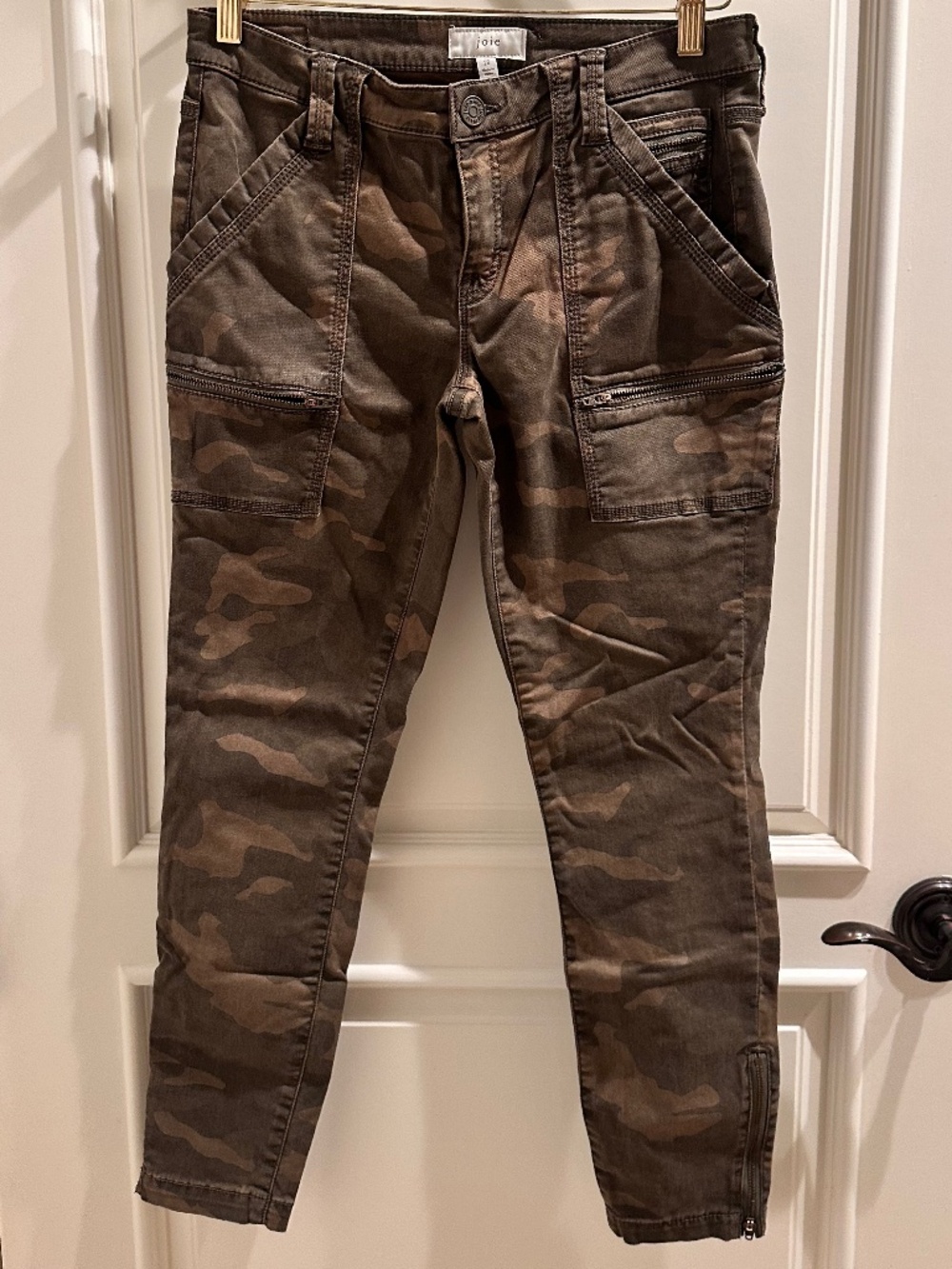 JOIE CAMOUFLAGE CARGO PANTS – SIZE 28